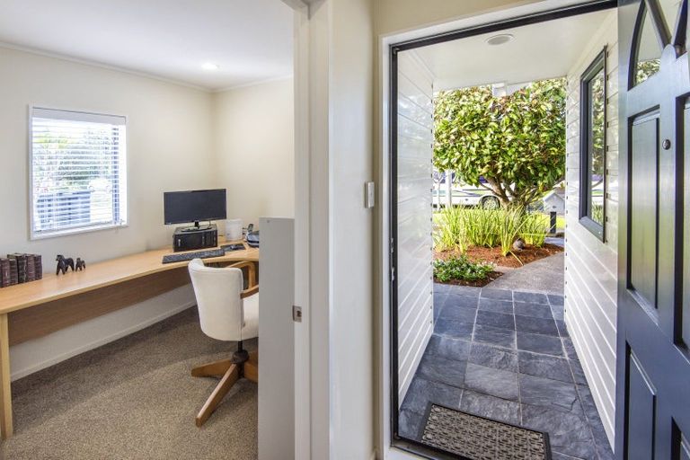 Photo of property in 24 Niccol Avenue, Narrow Neck, Auckland, 0624