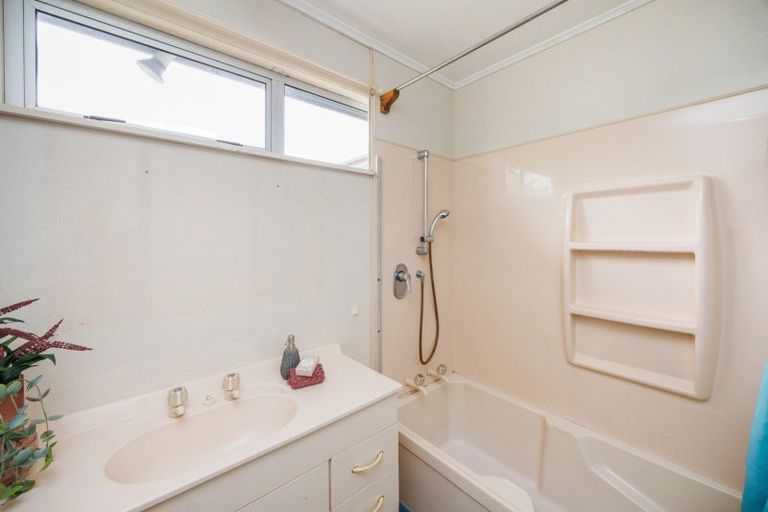 Photo of property in 6 Eton Place, Terrace End, Palmerston North, 4410