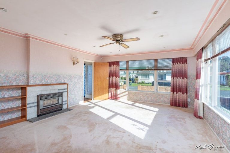 Photo of property in 51 Holyoake Crescent, Avalon, Lower Hutt, 5011