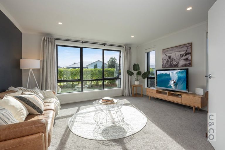 Photo of property in 19 Pohutukawa Parade, Riverhead, 0820