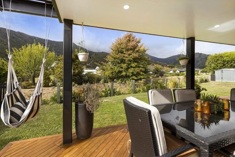 Photo of property in 15 Beach Road, Waikawa, Picton, 7220