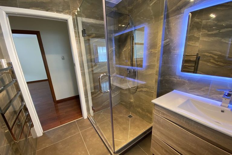 Photo of property in 30 Megan Avenue, Pakuranga Heights, Auckland, 2010