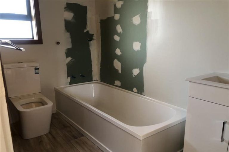 Photo of property in 77 Tidal Road, Mangere, Auckland, 2022