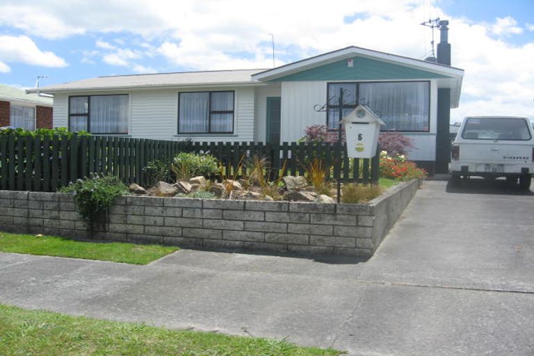 Photo of property in 5 Freyberg Street, Feilding, 4702