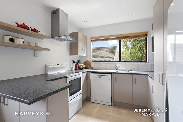 Photo of property in 1/28 Eastglen Road, Glen Eden, Auckland, 0602