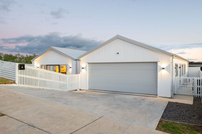 Photo of property in 1 Maanihi Drive, Rototuna North, Hamilton, 3210