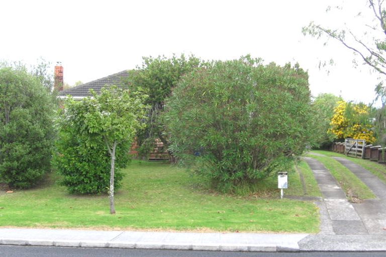 Photo of property in 18 Vodanovich Road, Te Atatu South, Auckland, 0610