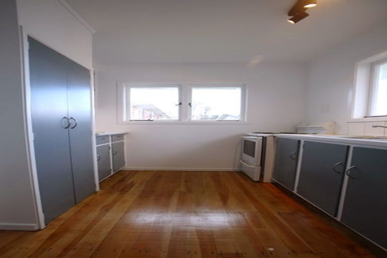 Photo of property in 1/18 Toru Street, Te Atatu Peninsula, Auckland, 0610