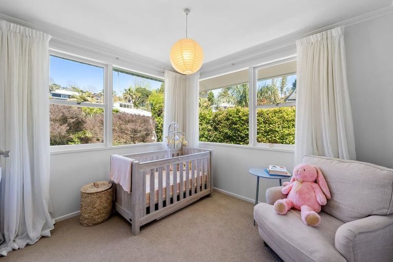 Photo of property in 5 Chevron Place, Castor Bay, Auckland, 0620