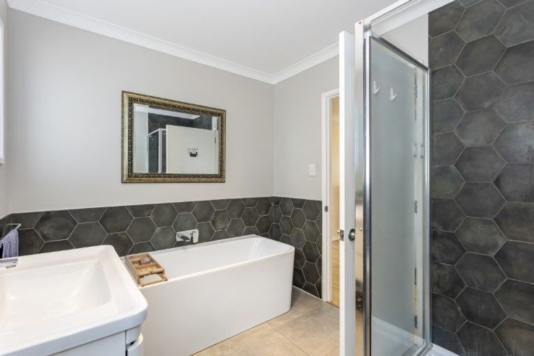 Photo of property in 1/176 Birkdale Road, Birkdale, Auckland, 0626