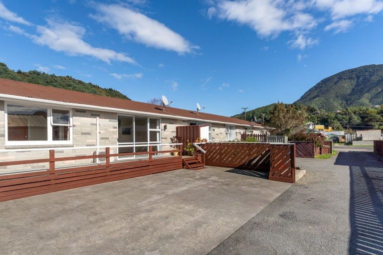 Photo of property in 46 York Street, Picton, 7220