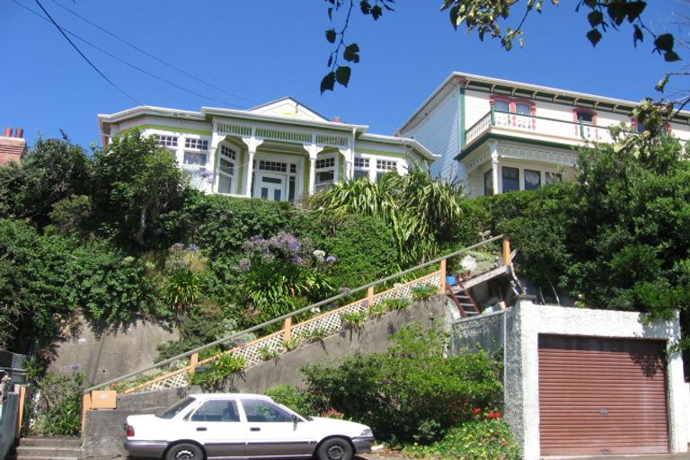 Photo of property in 15 Maarama Crescent, Aro Valley, Wellington, 6021