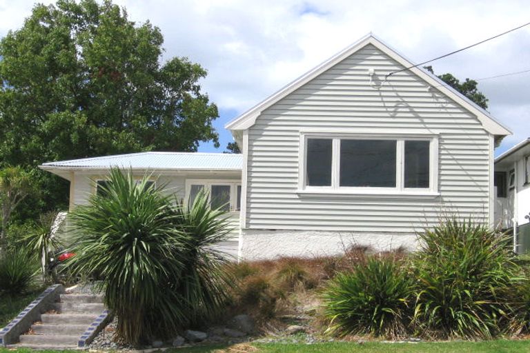 Photo of property in 16a Dakota Avenue, Beach Haven, Auckland, 0626