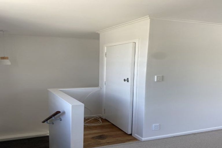 Photo of property in 1/10 Mckelvey Place, Tawa, Wellington, 5028