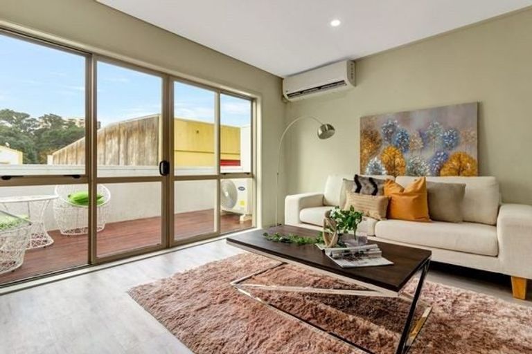 Photo of property in Emery Gardens, 1/4 Ambrico Place, New Lynn, Auckland, 0600