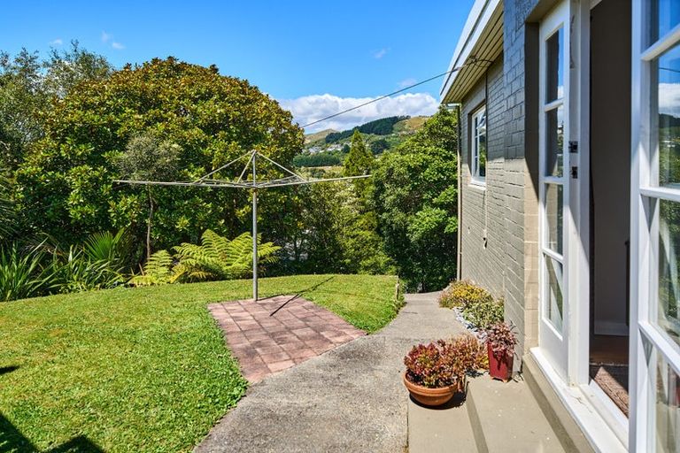 Photo of property in 1 Victory Crescent, Tawa, Wellington, 5028