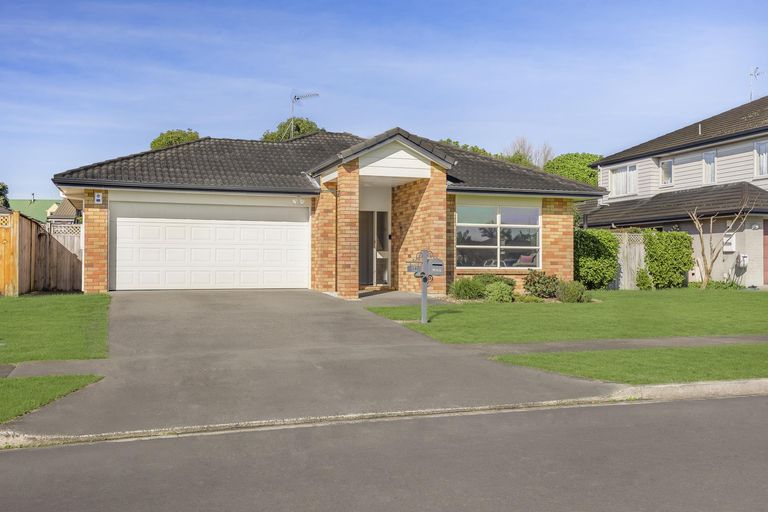 Photo of property in 28 Belfry Place, Wattle Downs, Auckland, 2103