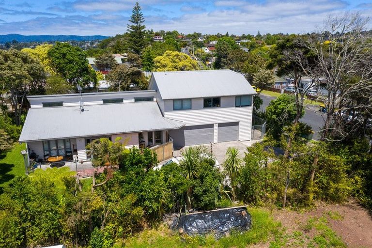 Photo of property in 131 Colwill Road, Massey, Auckland, 0614