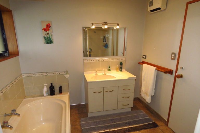 Photo of property in 19 Kew Road, Westport, 7825