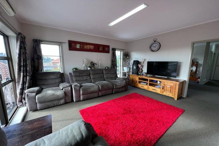 Photo of property in 1/165 Titirangi Road, New Lynn, Auckland, 0600