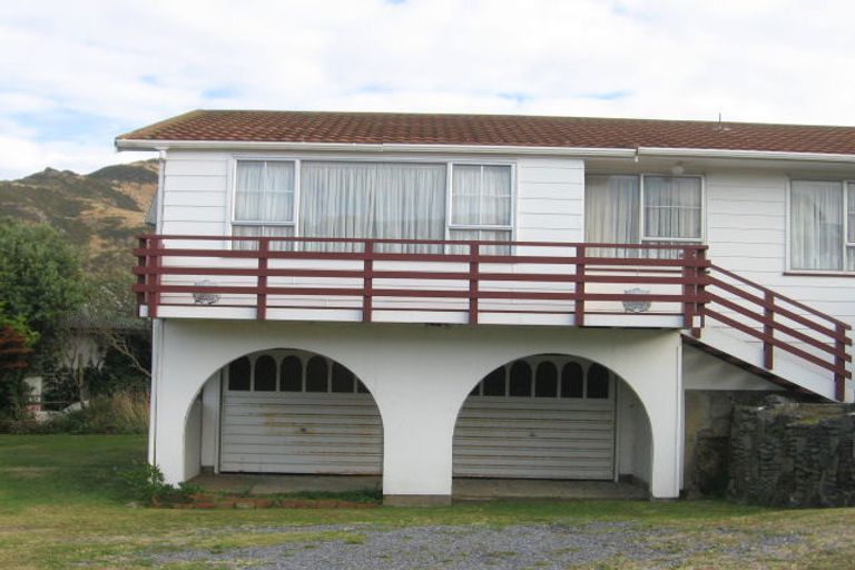 Photo of property in 19 Frobisher Street, Island Bay, Wellington, 6023