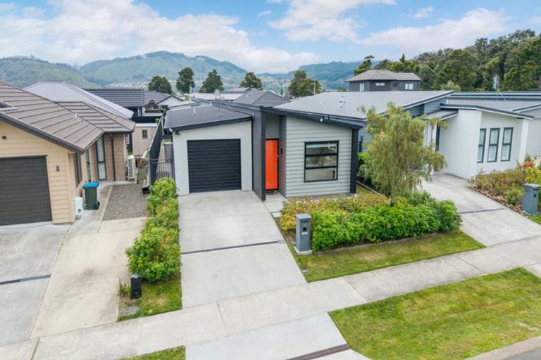 Photo of property in 16 Buddle Road, Wallaceville, Upper Hutt, 5018