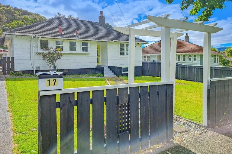 Photo of property in 17 Boyd Grove, Naenae, Lower Hutt, 5011