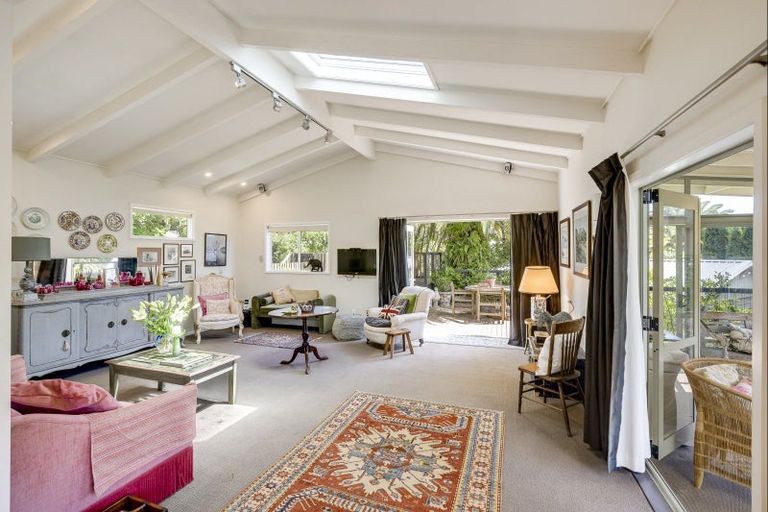 Photo of property in 18 Lucknow Road, Havelock North, 4130