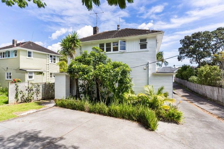 Photo of property in 21 Fraser Road, Narrow Neck, Auckland, 0624