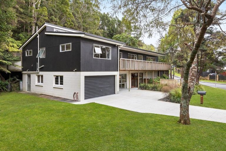 Photo of property in 26 Daffodil Street, Titirangi, Auckland, 0604