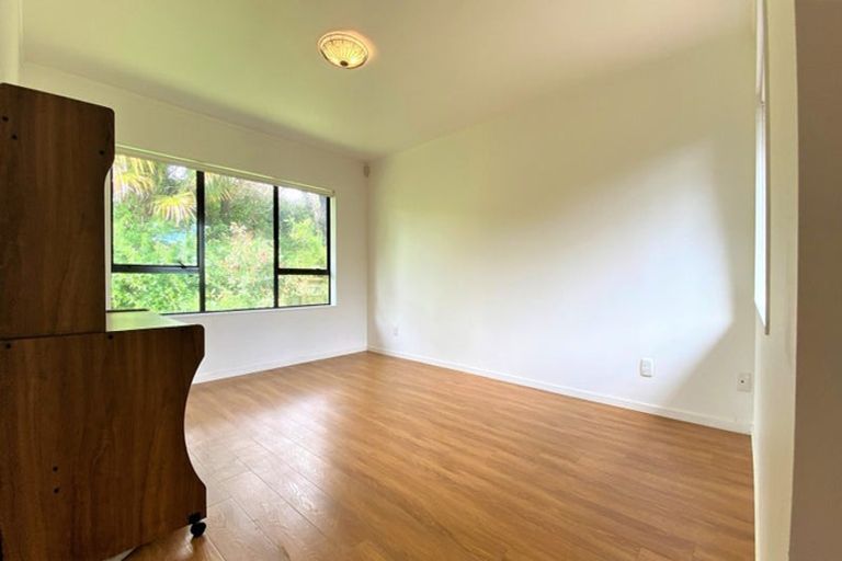 Photo of property in 16 Cherub Place, West Harbour, Auckland, 0618