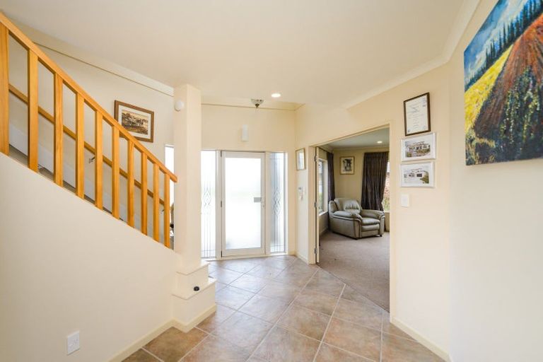 Photo of property in 1 Silkwood Place, Fitzherbert, Palmerston North, 4410