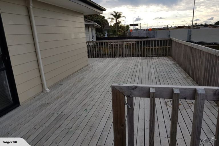 Photo of property in 15 Barbados Drive, Unsworth Heights, Auckland, 0632
