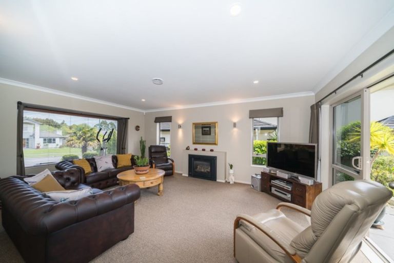 Photo of property in 87 Ruapehu Drive, Fitzherbert, Palmerston North, 4410