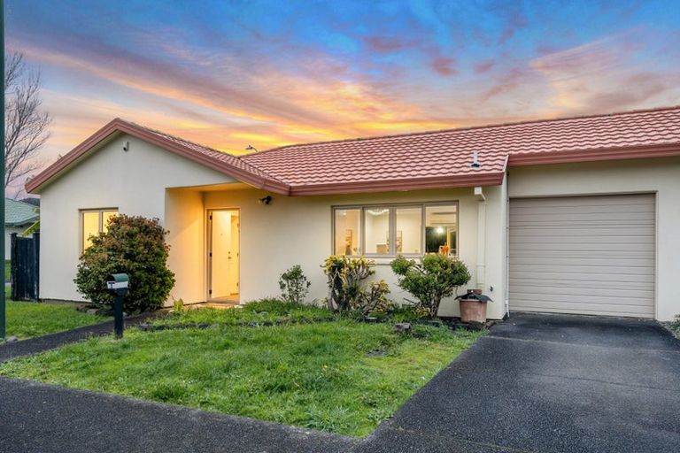 Photo of property in 2 Lockington Avenue, Henderson, Auckland, 0612