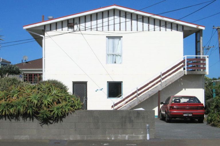 Photo of property in 3/105 Apu Crescent, Lyall Bay, Wellington, 6022