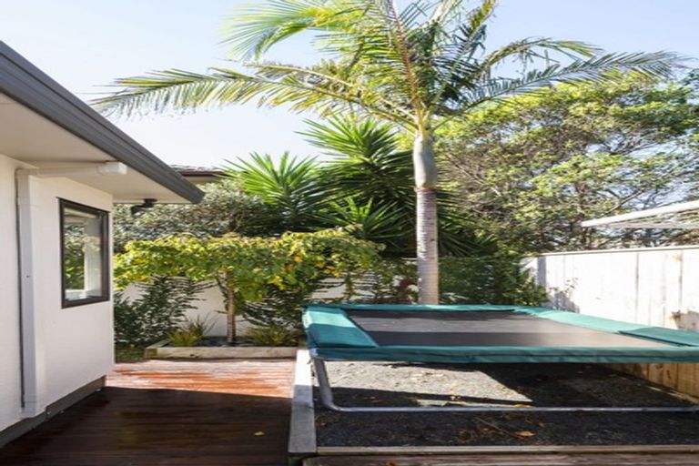 Photo of property in 2/12 Waller Avenue, Bucklands Beach, Auckland, 2012