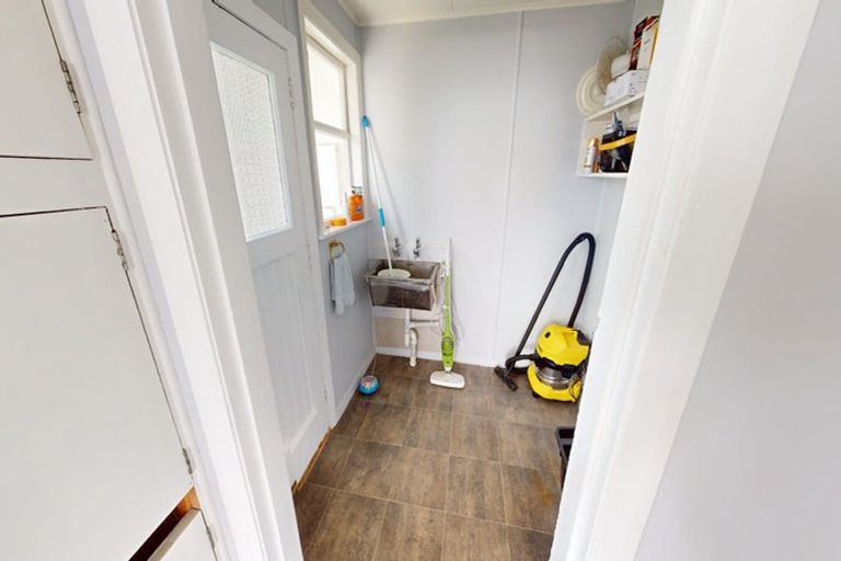 Photo of property in 42 Ruapehu Street, Castlecliff, Whanganui, 4501