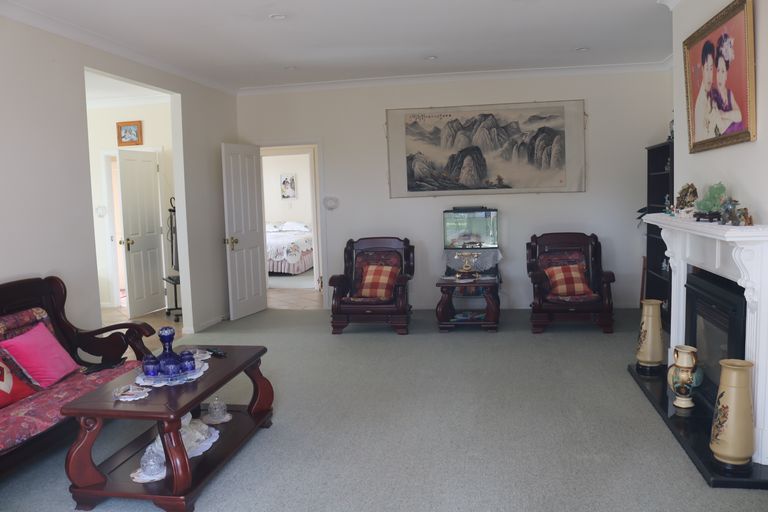 Photo of property in 4 The Oaks, Awapuni, Palmerston North, 4412