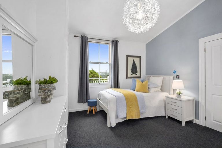 Photo of property in 30 Maritime Terrace, Birkenhead, Auckland, 0626