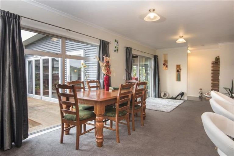 Photo of property in 20 Weka Place, Picton, 7220
