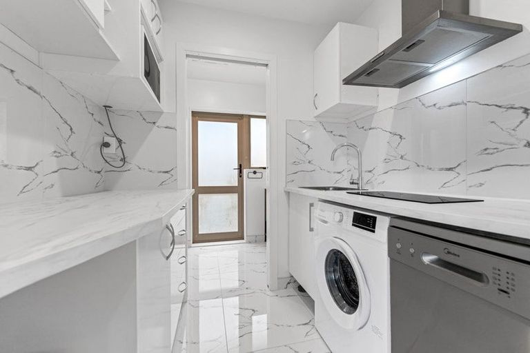 Photo of property in 9 Neesons Way, Glendene, Auckland, 0602