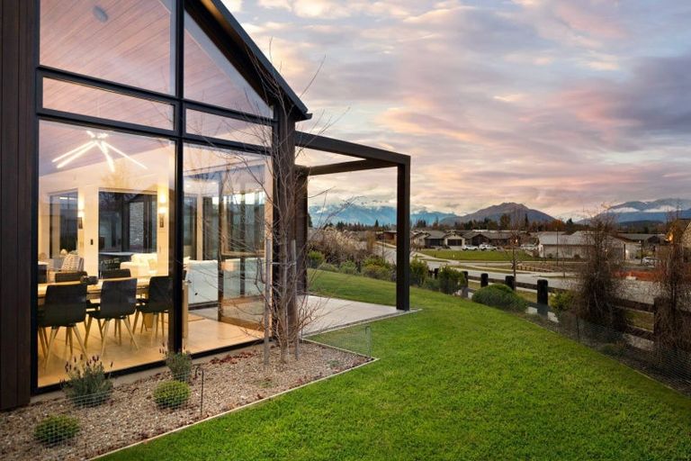 Photo of property in 2 Mccaw Mews, Wanaka, 9305