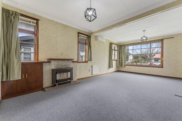 Photo of property in 34 Pahiatua Street, Hokowhitu, Palmerston North, 4410