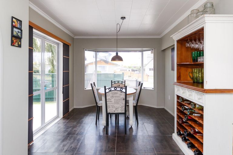 Photo of property in 19 Humphries Place, Awapuni, Palmerston North, 4412