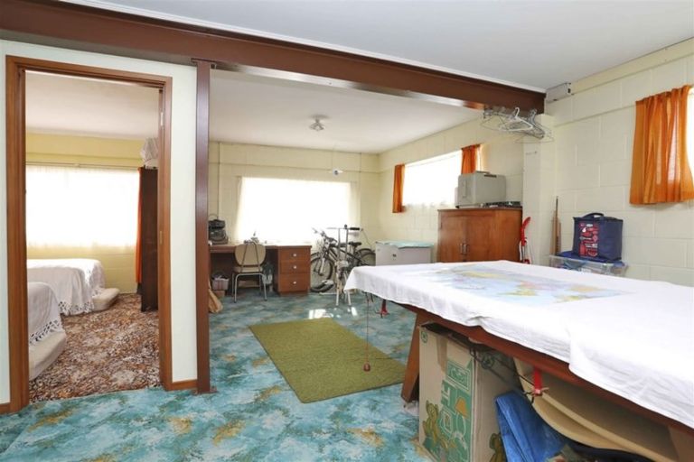 Photo of property in 68 Marine Parade, Bluff, 9814