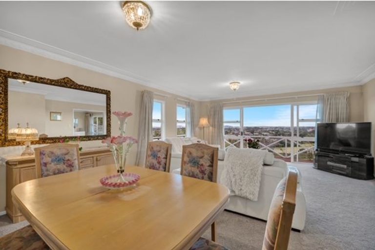 Photo of property in 105 Colwill Road, Massey, Auckland, 0614