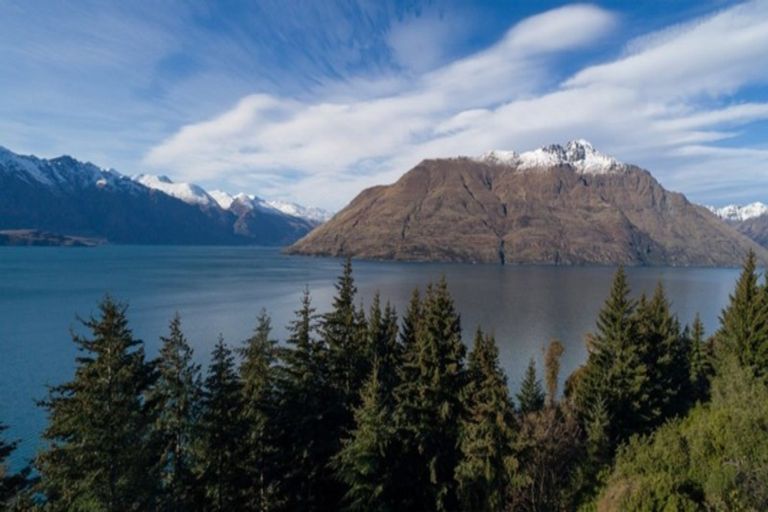 Photo of property in 34 Mckerrow Place, Sunshine Bay, Queenstown, 9300