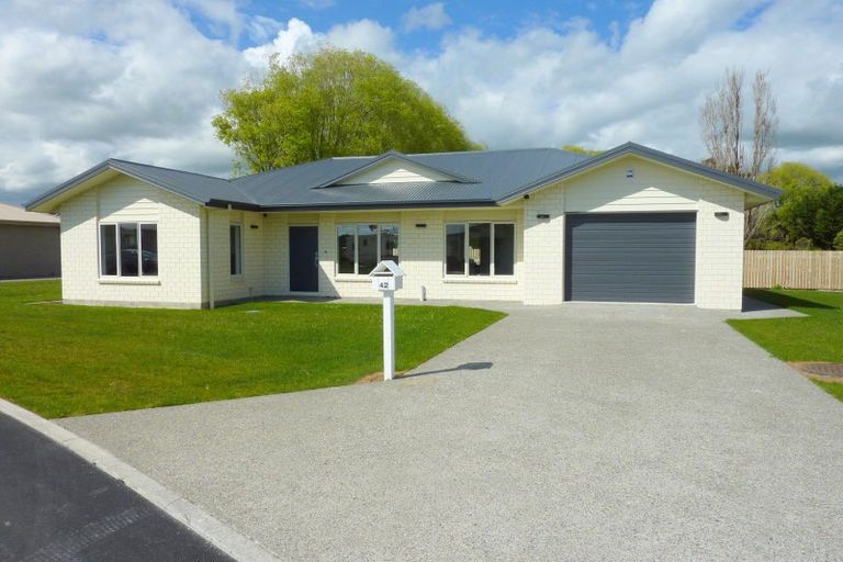 Photo of property in Woodlands Villas, 17a Sherwill Street East, Feilding, 4702