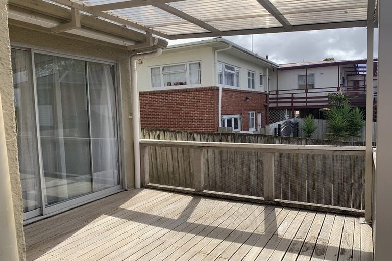 Photo of property in 3 Nile Road, Kelston, Auckland, 0602